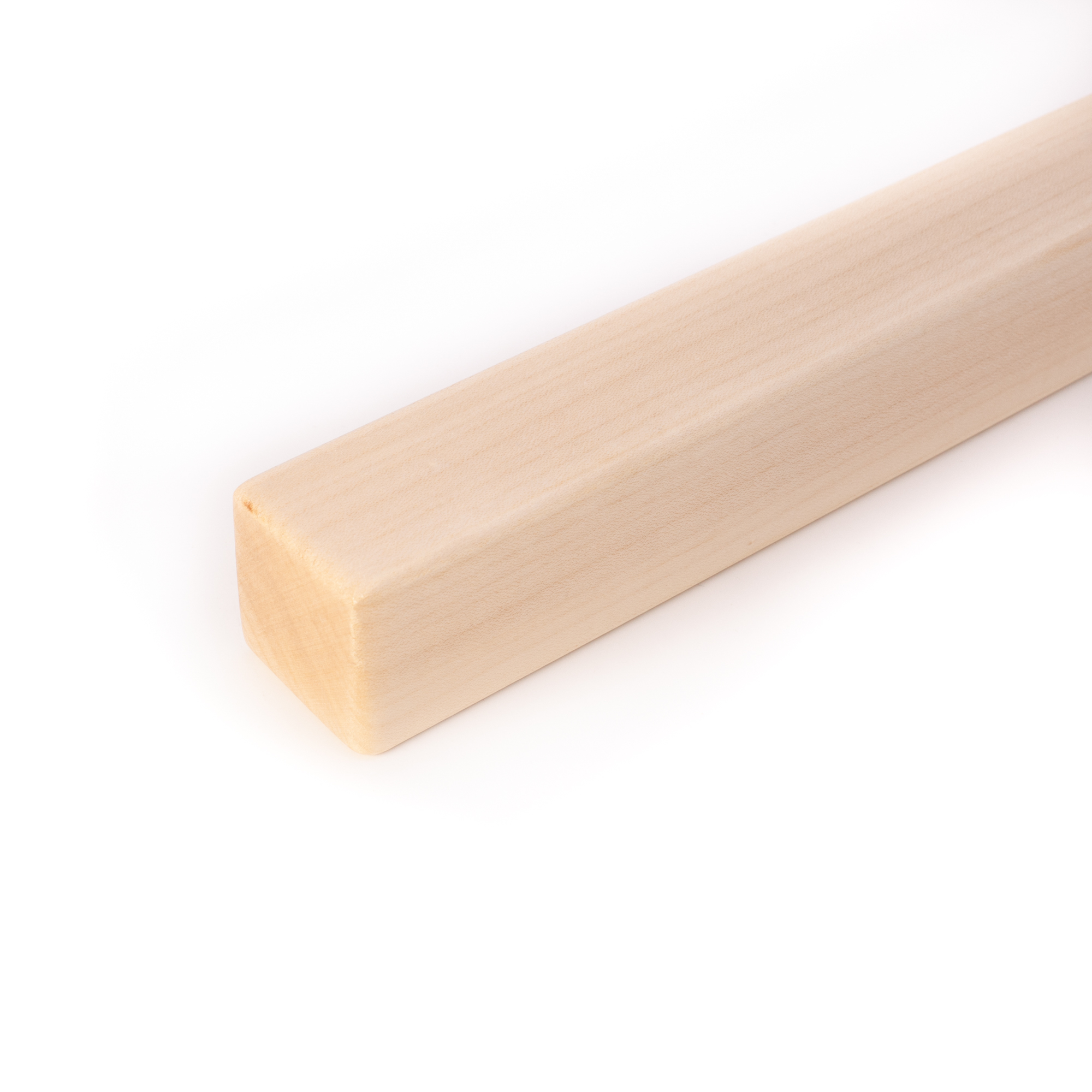 Vierkante leuning van esdoornhout, naturel, einde met radius licht afgerond, diagonale close-up, witte achtergrond