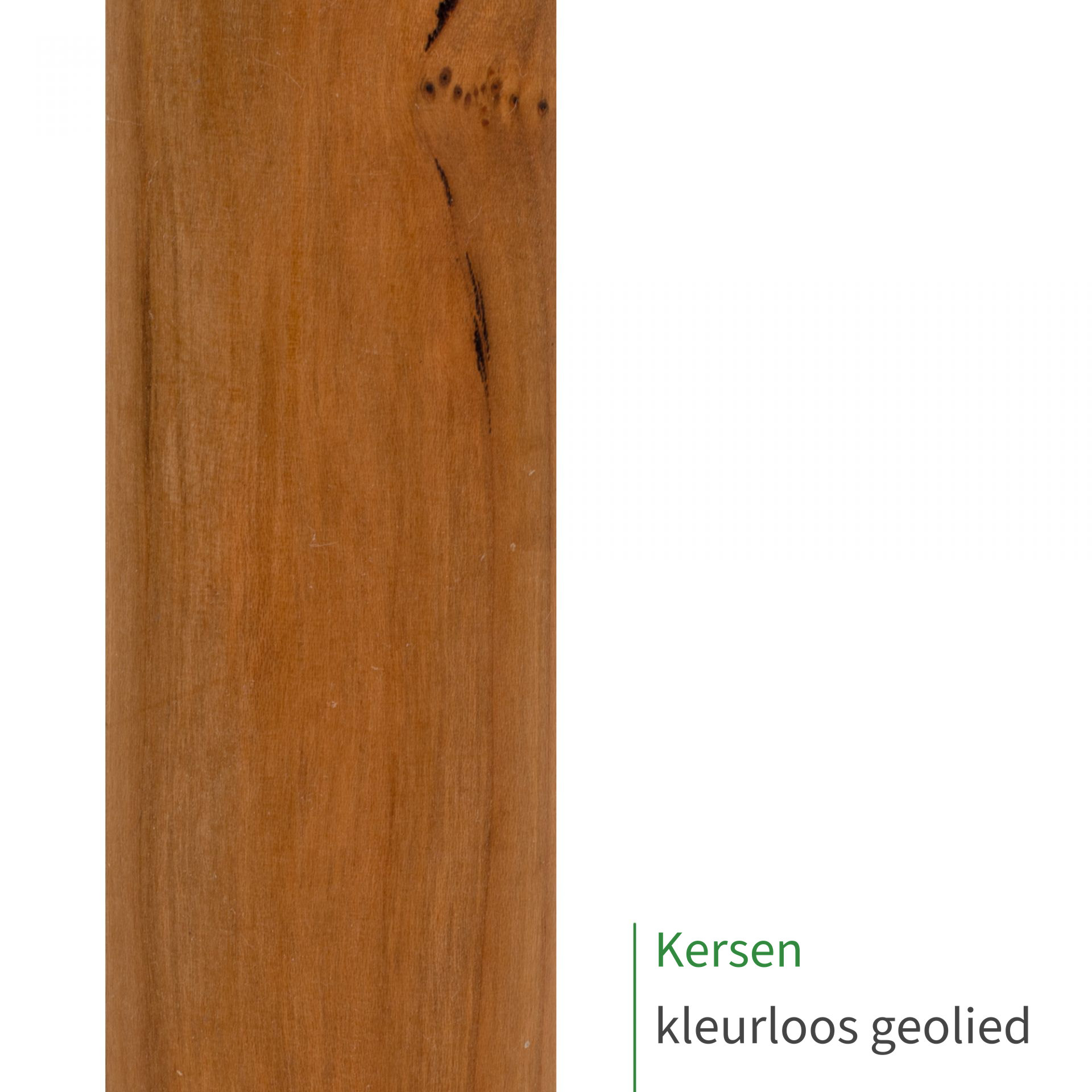 Kersen, kleurloos geolied: close-up van het oppervlak van een houten leuning met zichtbare houtnerf als kleurstaal