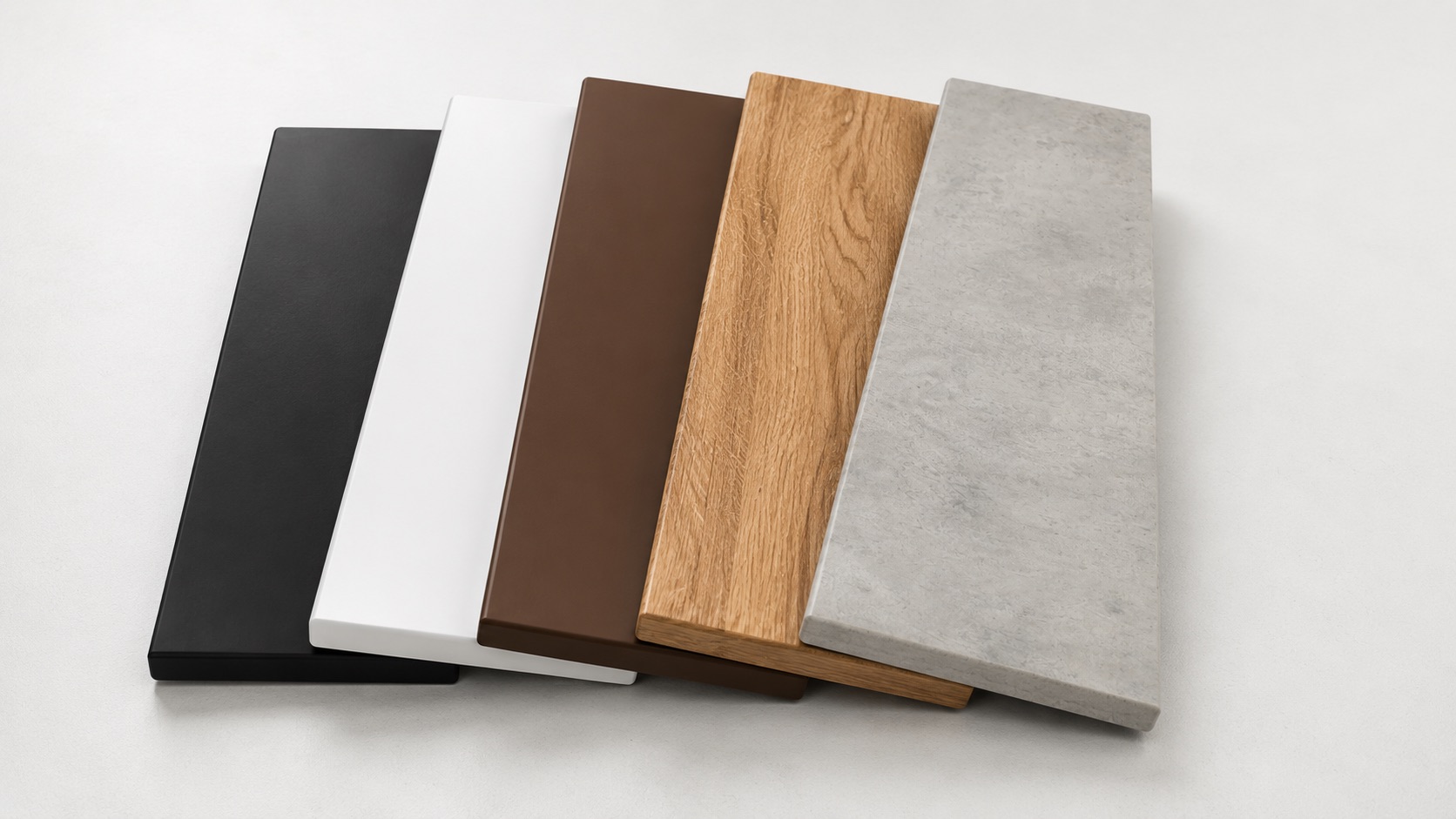 Melamine vensterbanken in vijf decors waaiervormig: zwart, wit, donkerbruin, eikenhoutdecor en lichtgrijze steenlook