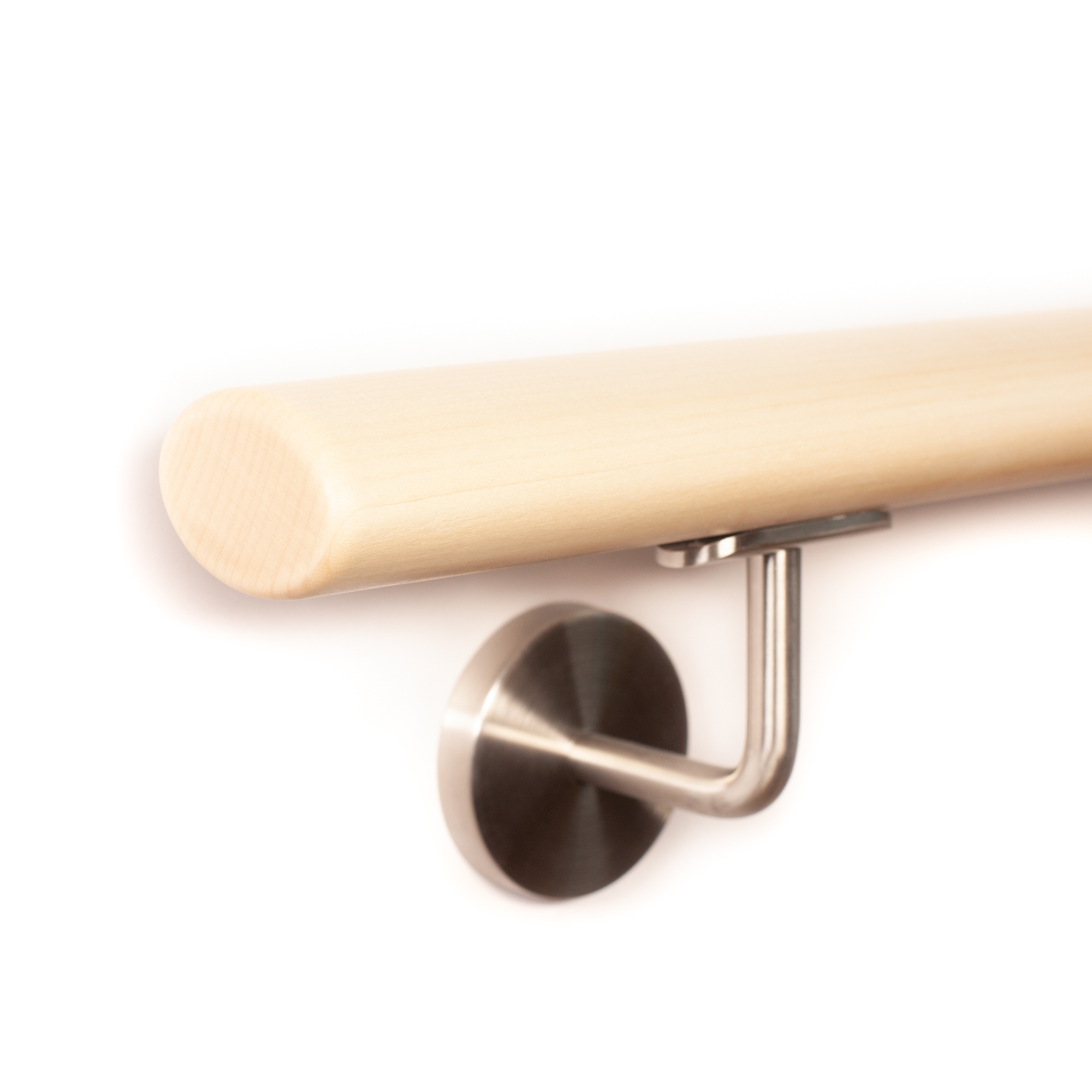 Ovale leuning van esdoornhout, naturel, einde met radius afgerond, roestvrijstalen leuninghouder, wandmontage, close-up