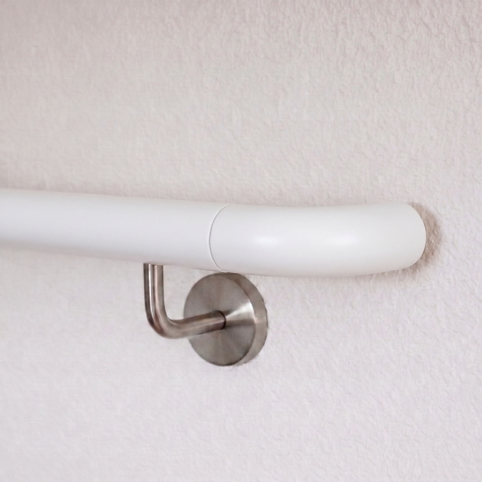 Kinderleuning van wit beukenhout, rond, Ø 35/40 mm, incl. eindbochten | op maat | trap & wand