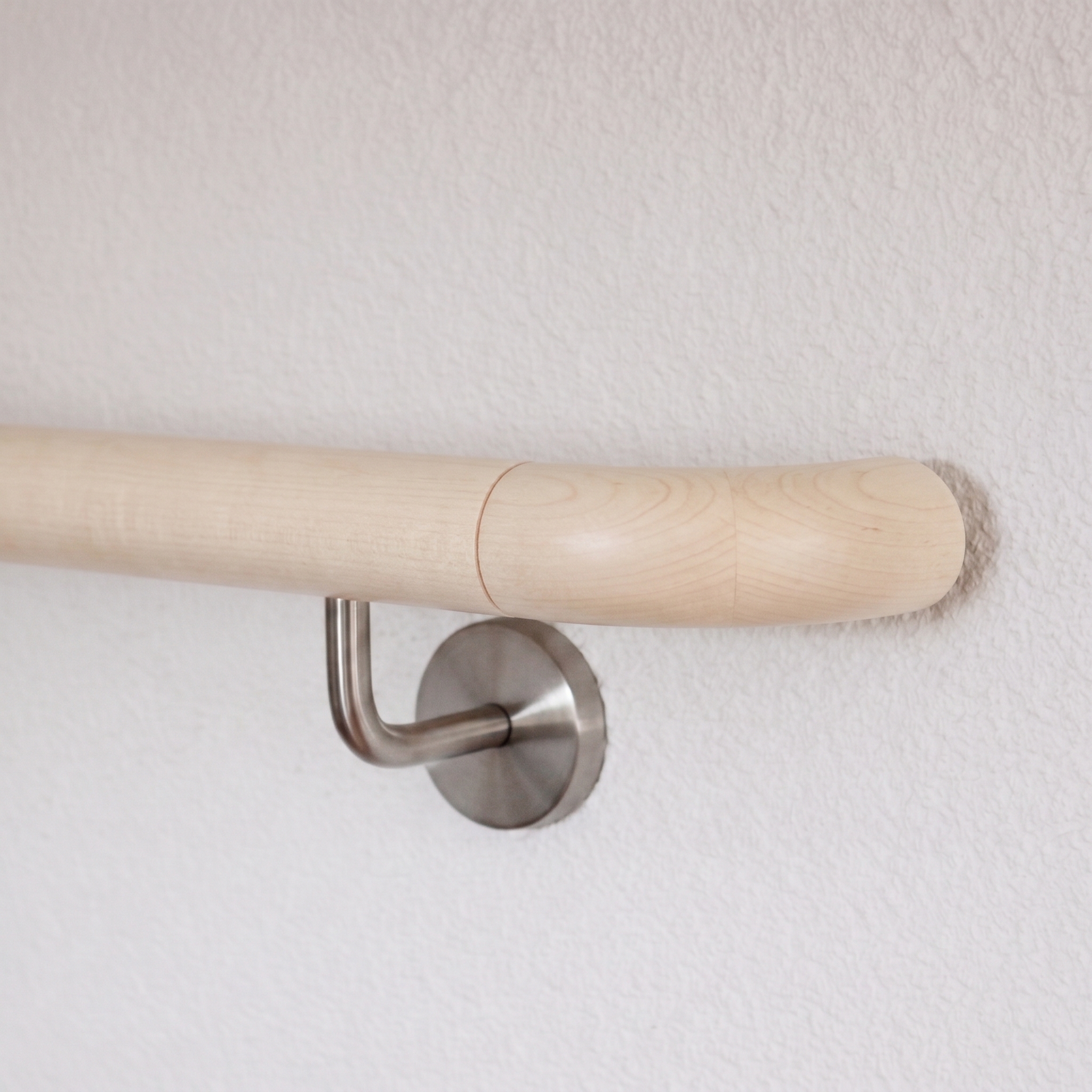 Kinderleuning van esdoorn, rond, Ø 35/40 mm, incl. eindbochten | op maat | trap & wand