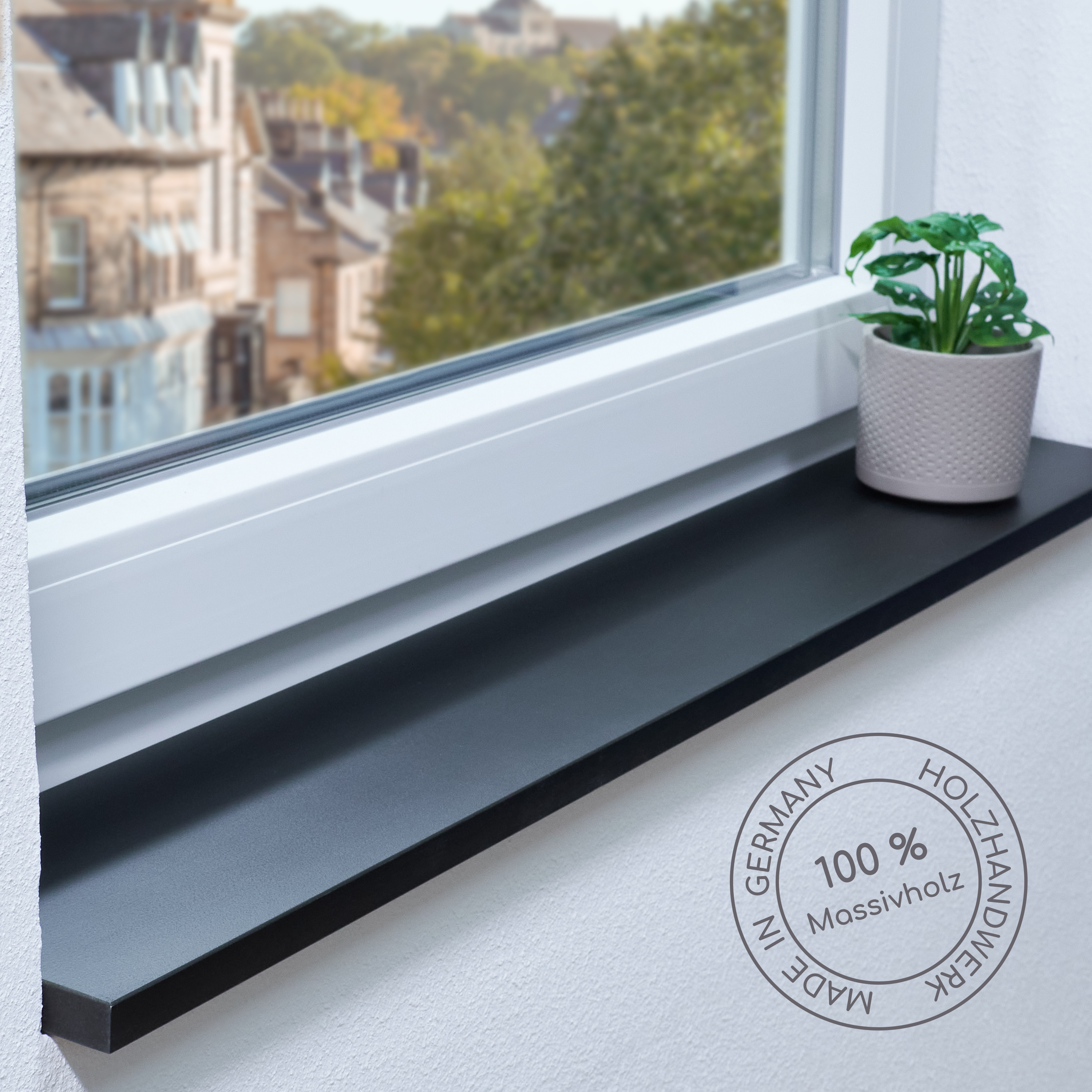 Vensterbank van massief hout in zwart, bij het raam gemonteerd met potplant, keurmerk Made in Germany 100 % massief hout