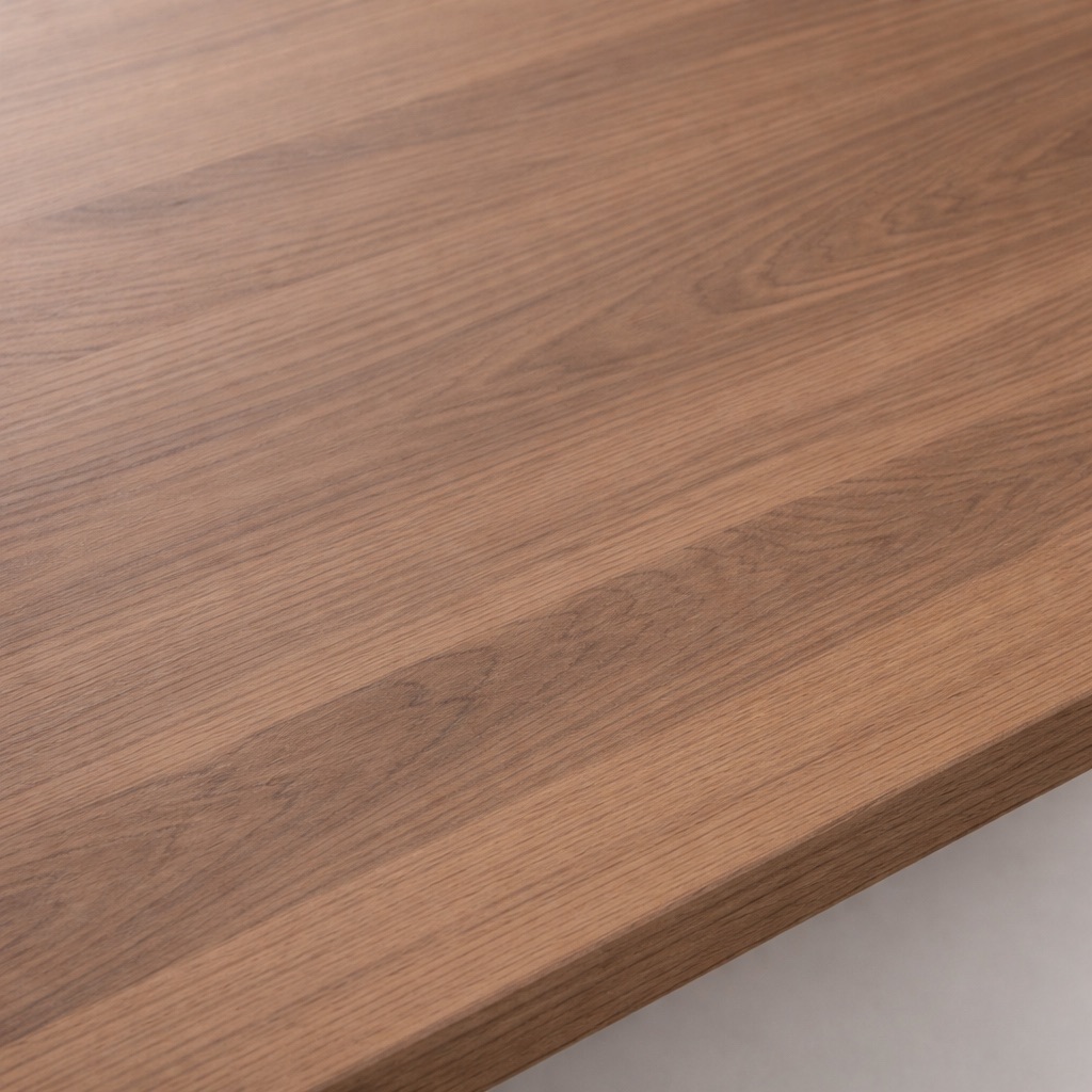 Melamine vensterbank met houtlook (noten), close-up van het houtdecor en de voorkant