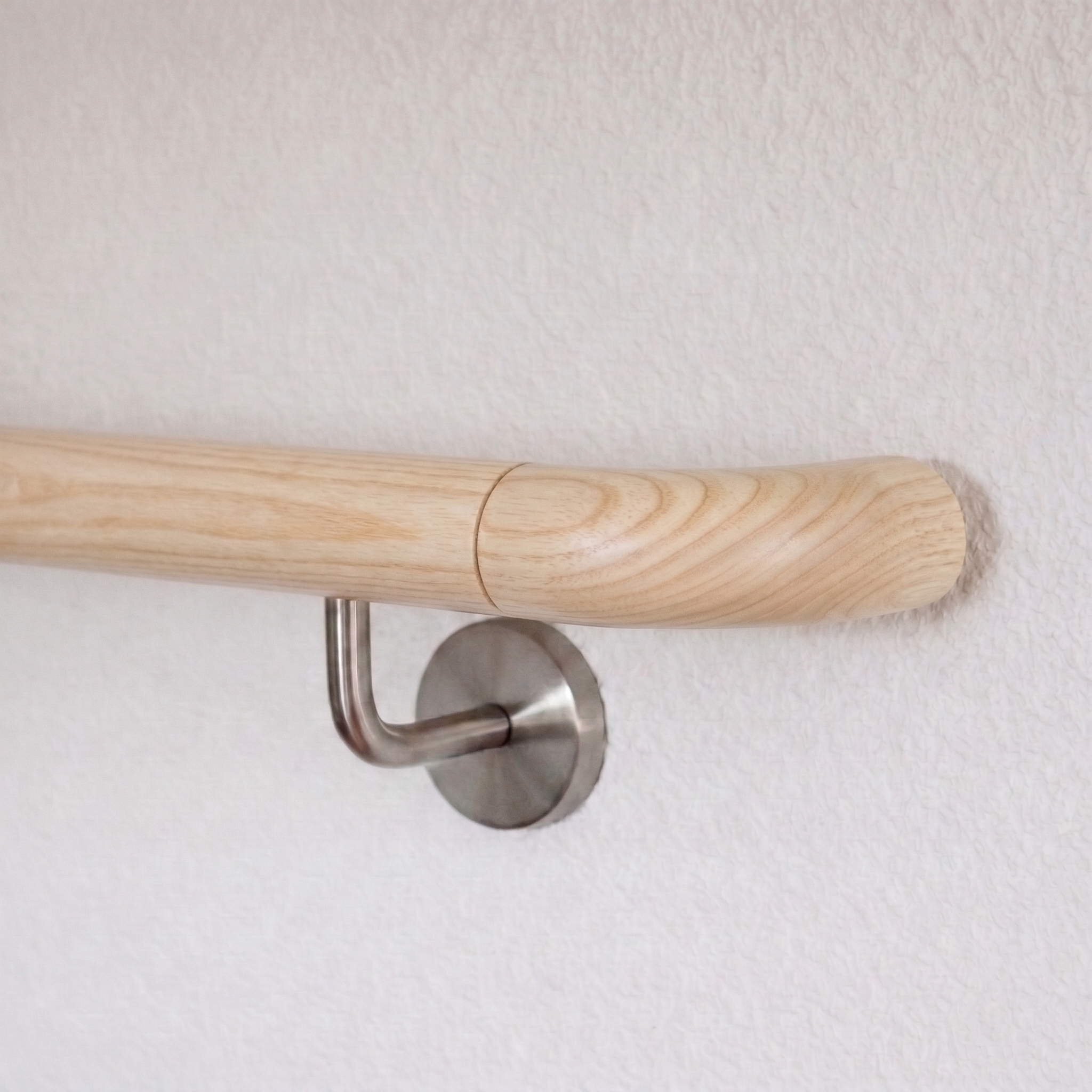 Kindergeleider van essenhout, rond, Ø 35/40 mm, incl. eindbochten | op maat | trap & wand